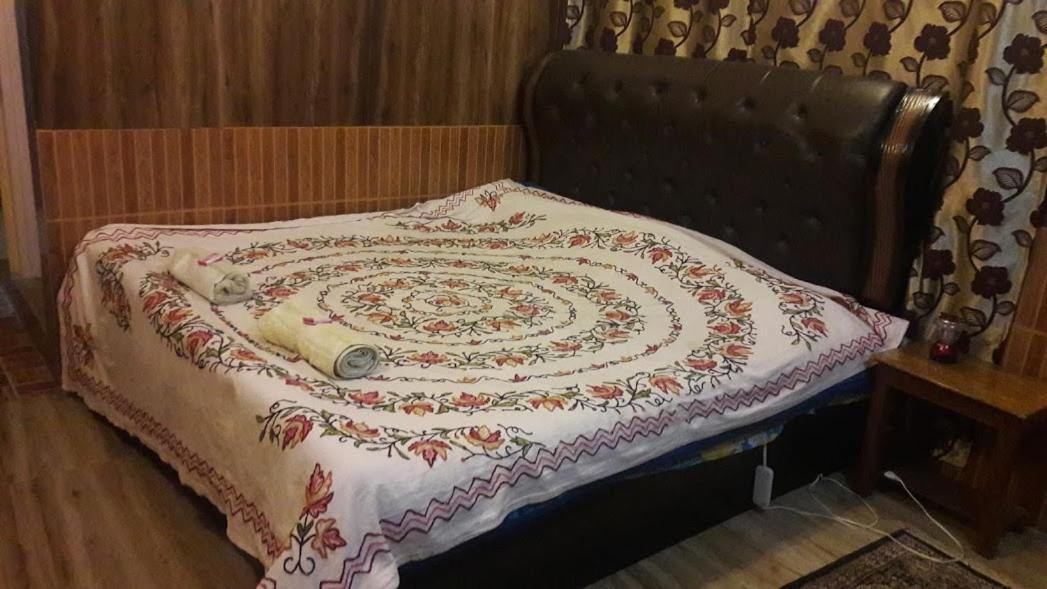 Blooming Dale Hotel Srīnagar Екстериор снимка